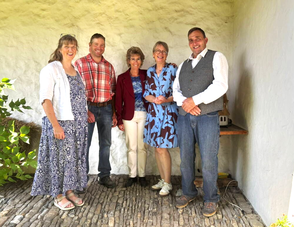 foto_kgr_und_pfarrerin_website.png foto_kgr_und_pfarrerin_website.png